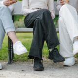 気づくと足を組んでしまう人必見！